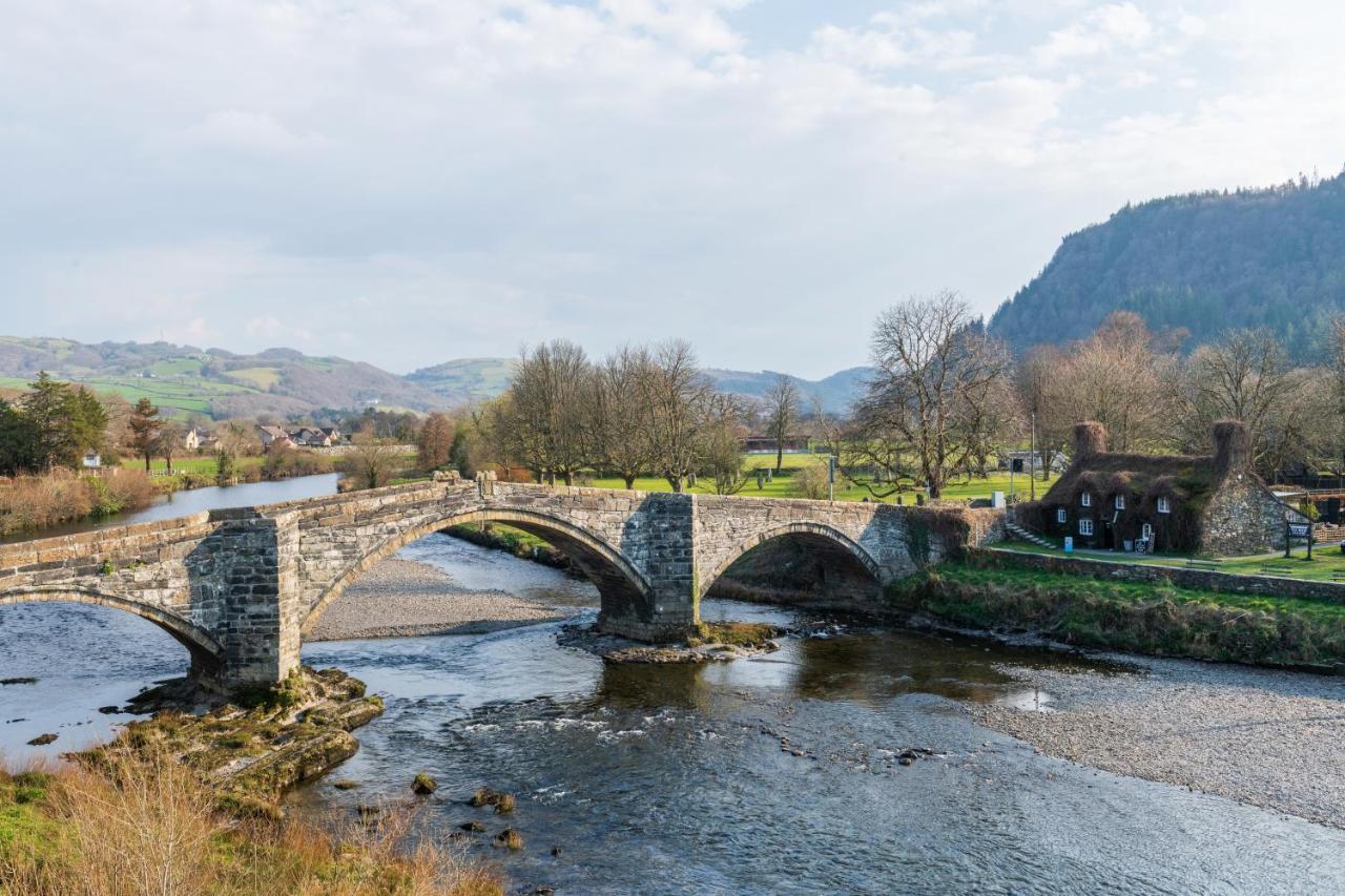Glan Conwy House One And Two Bedroom Apartments Llanrwst Exteriör bild